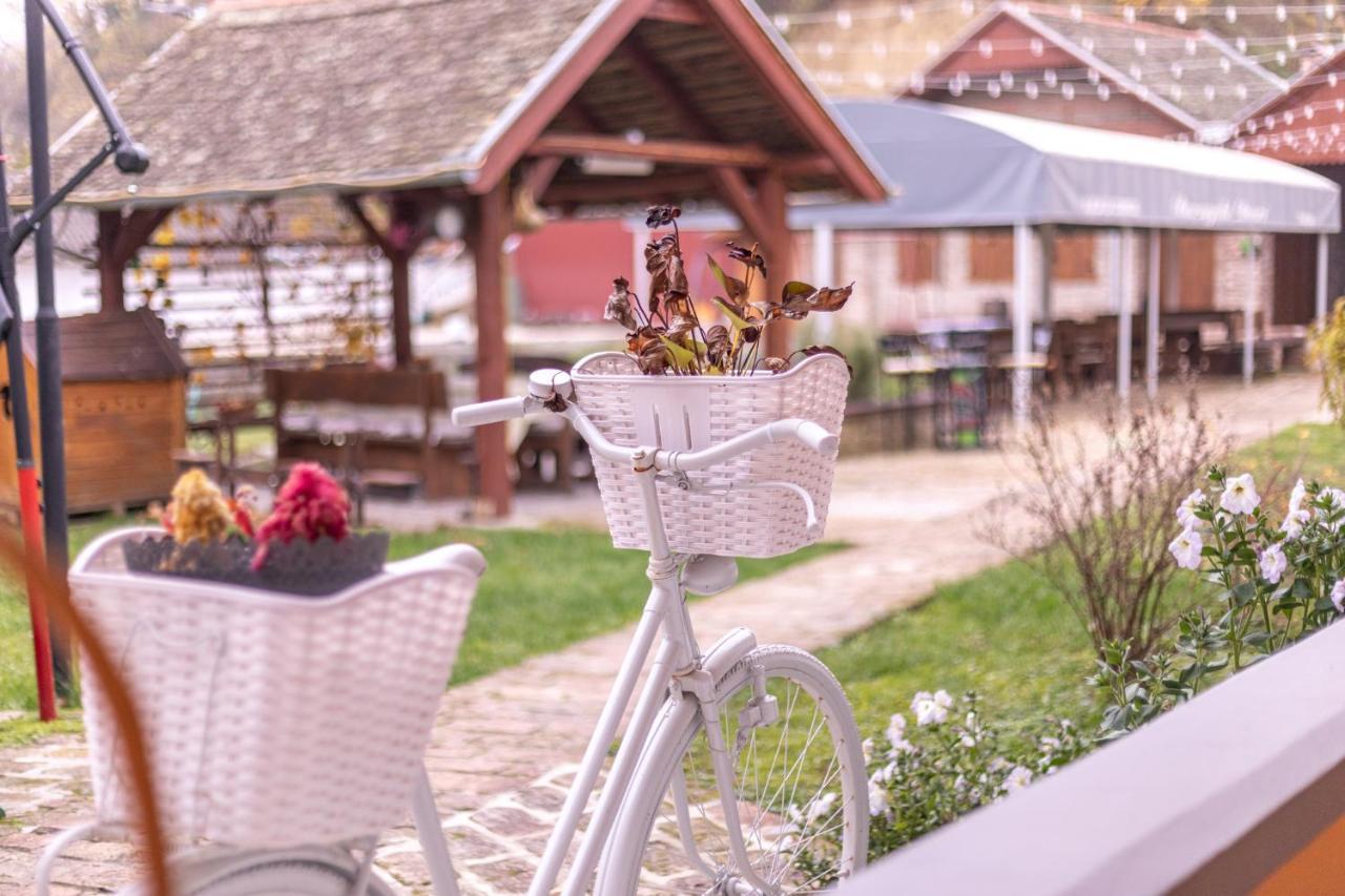 Kuca Za Odmor Baranjski Dvori Hotel Zmajevac Luaran gambar