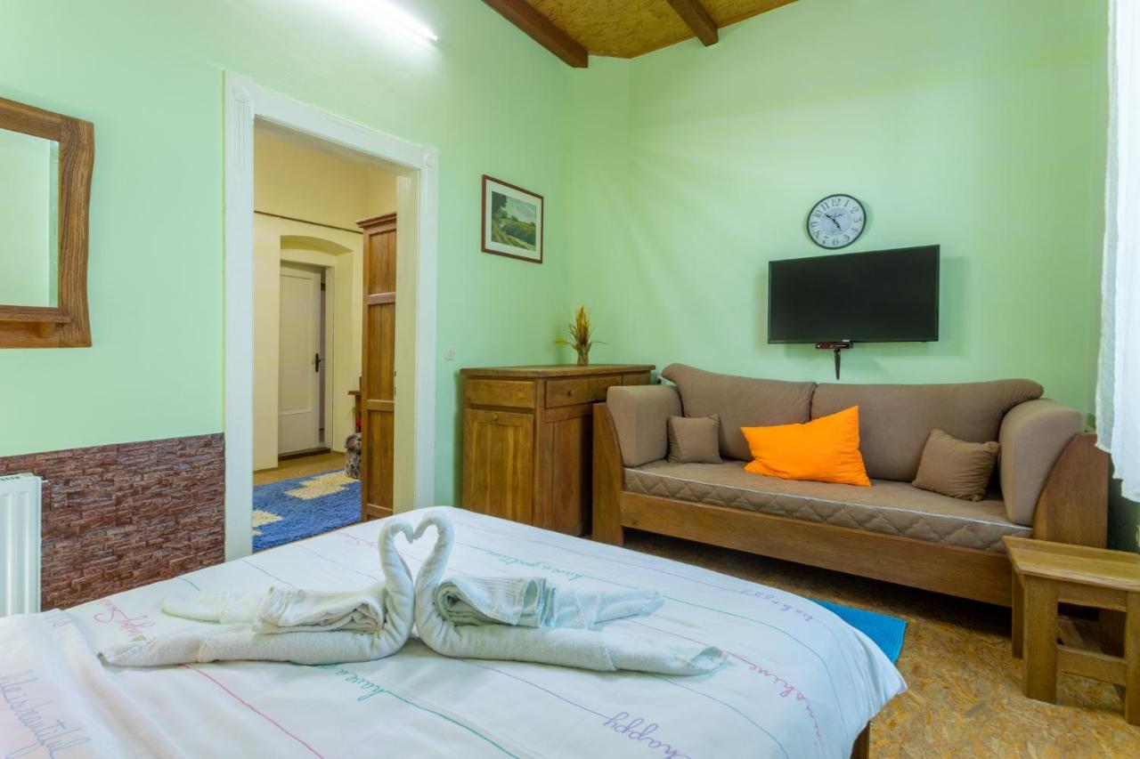 Kuca Za Odmor Baranjski Dvori Hotel Zmajevac Luaran gambar