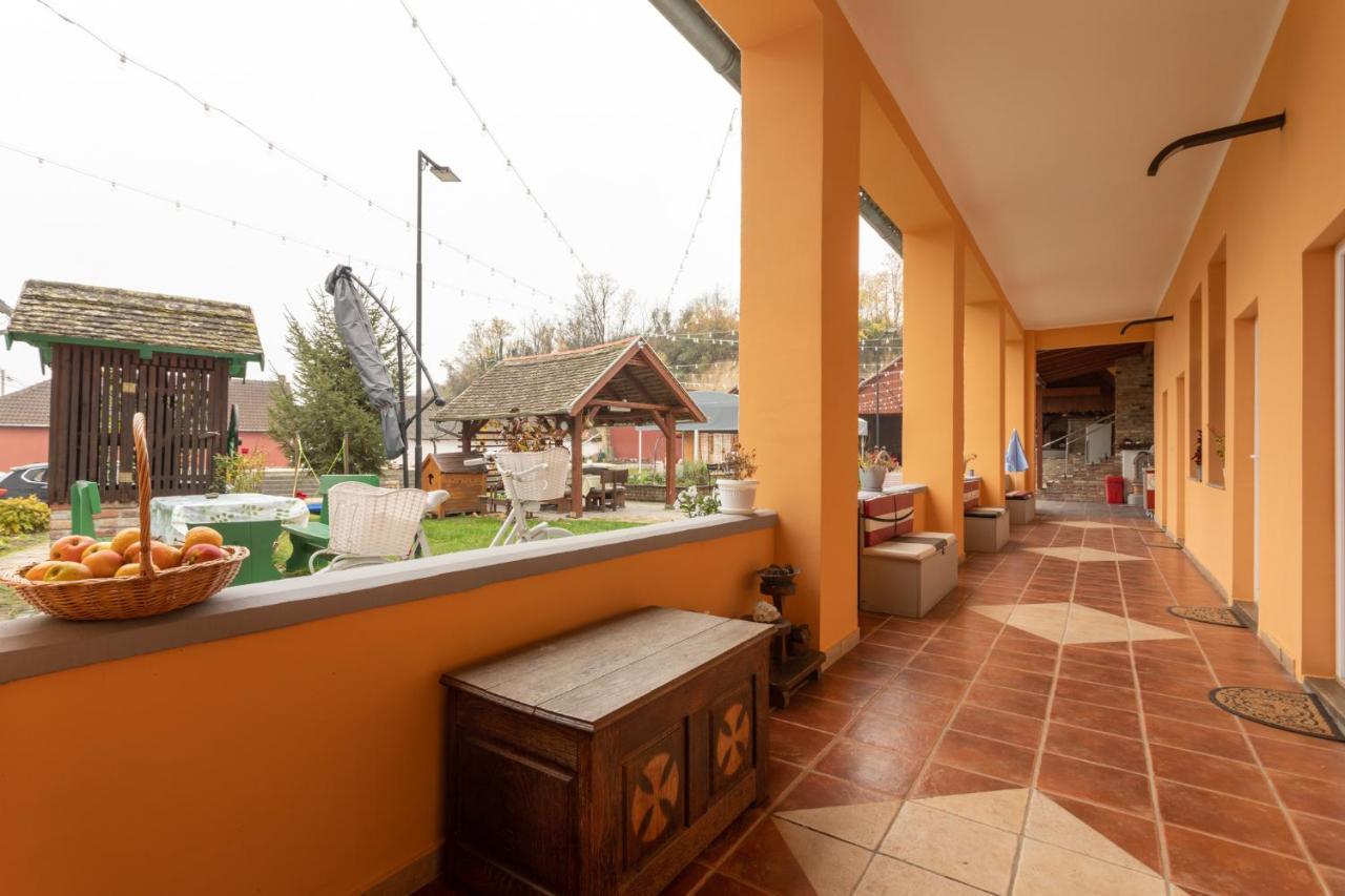Kuca Za Odmor Baranjski Dvori Hotel Zmajevac Luaran gambar